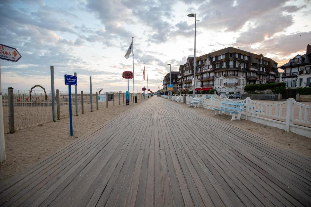 Trouville Sur Mer Vue Sur La Touque Exterior foto