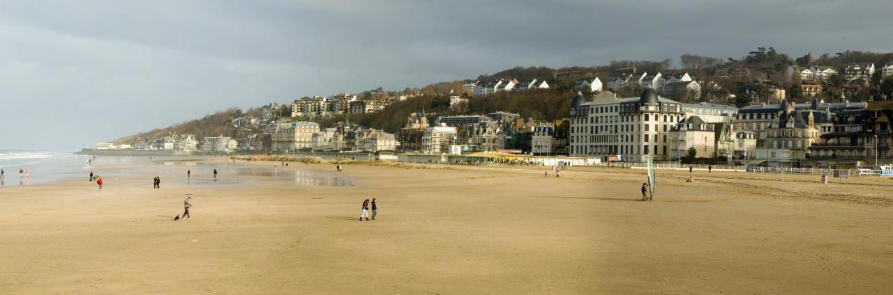 Trouville Sur Mer Vue Sur La Touque Exterior foto